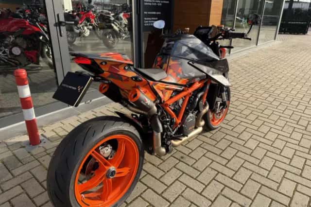 KTM 1290 Super Duke R EVO (2023) thumbnail 3