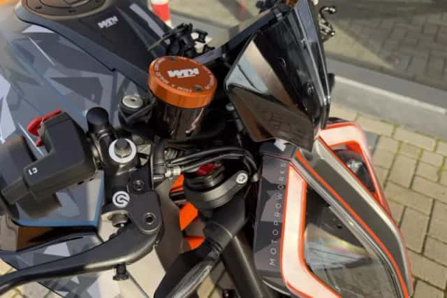 KTM 1290 Super Duke R EVO (2023) thumbnail 4