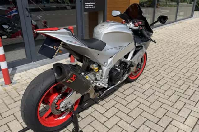 Aprilia RSV4 (2009) thumbnail 3
