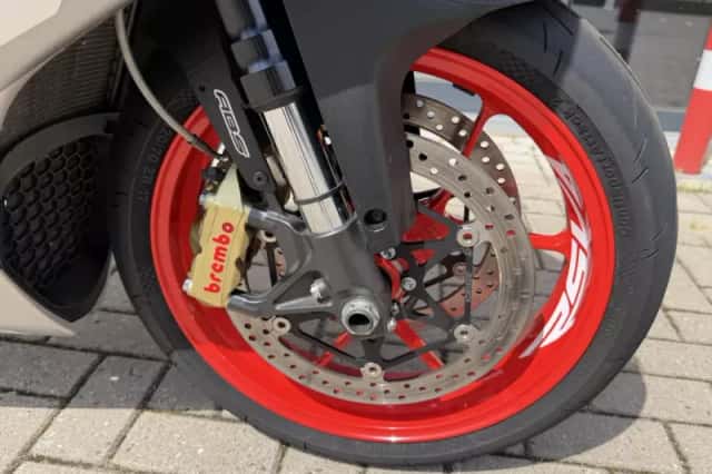 Aprilia RSV4 (2009) thumbnail 5