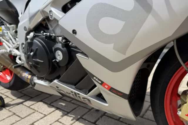 Aprilia RSV4 (2009) thumbnail 6