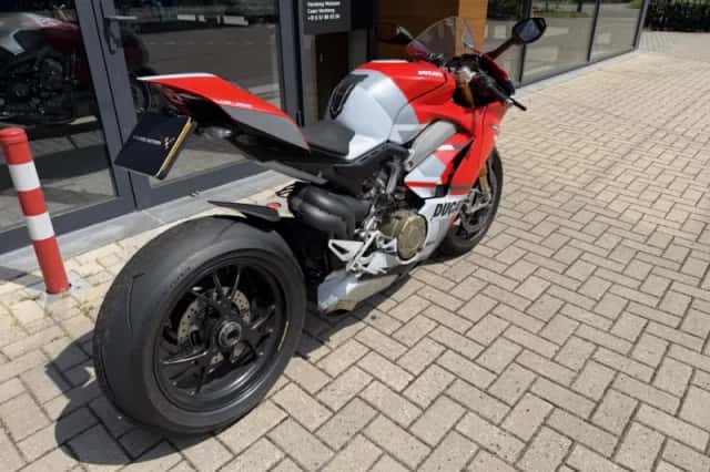 Ducati Panigale V4S (2019) thumbnail 3