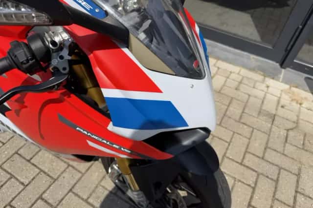 Ducati Panigale V4S (2019) thumbnail 4