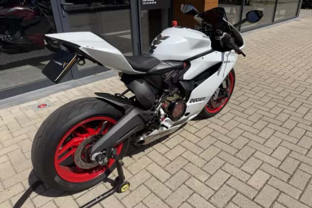 Ducati 899 Panigale (2014) thumbnail 3