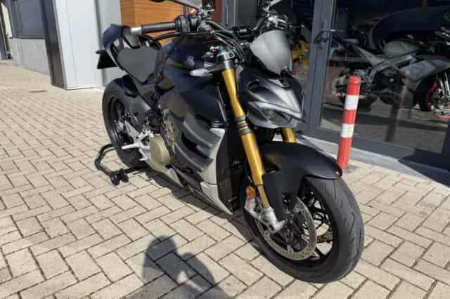 Ducati Streetfighter V4S (2021) thumbnail 3