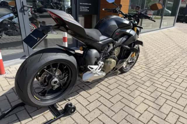 Ducati Streetfighter V4S (2021) thumbnail 4