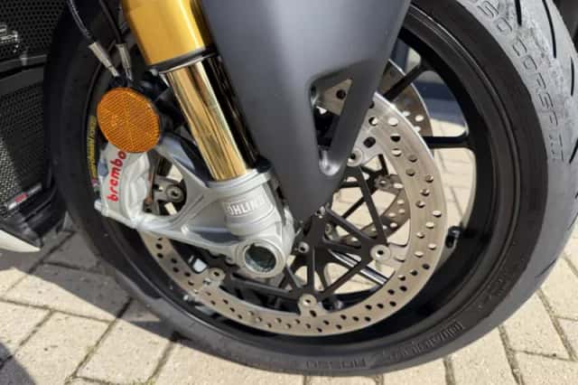 Ducati Streetfighter V4S (2021) thumbnail 6