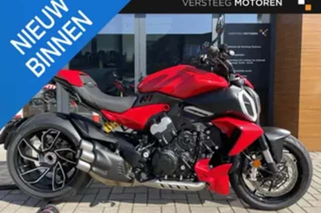 Ducati Diavel V4 (2023) thumbnail 1