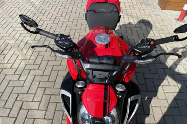 Ducati Diavel V4 (2023) thumbnail 5