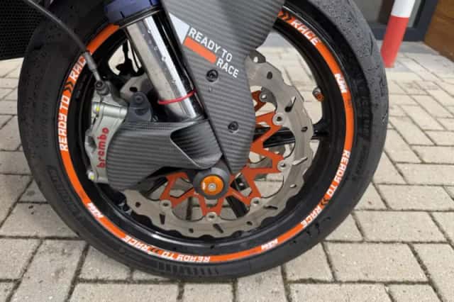 KTM 1390 Super Duke R EVO (2024) thumbnail 4