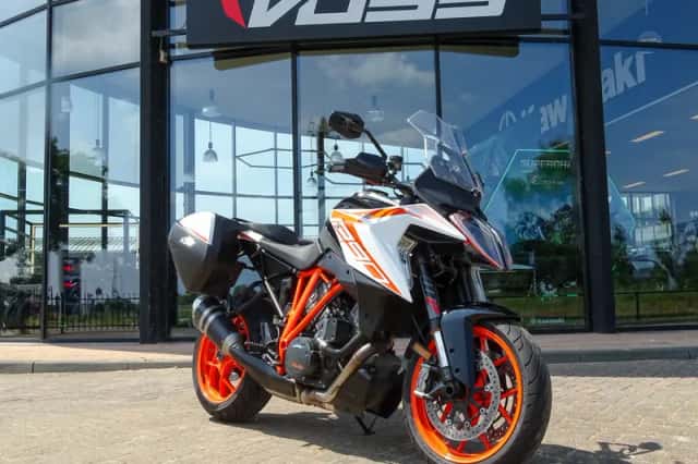 KTM 1290 Super Duke GT (2021) thumbnail 1