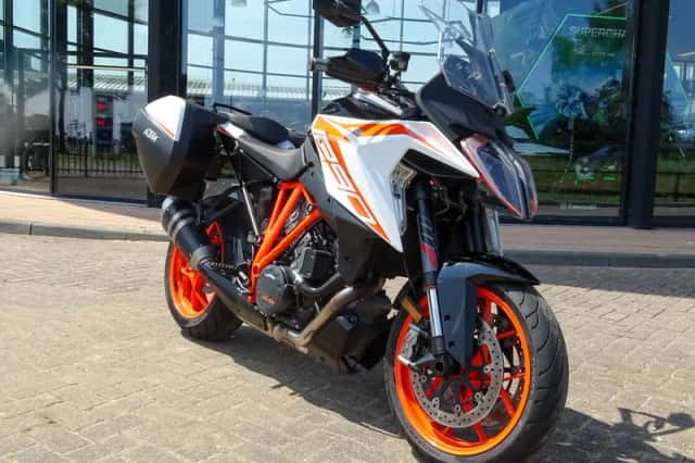 KTM 1290 Super Duke GT (2021) thumbnail 2