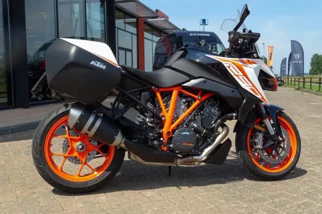 KTM 1290 Super Duke GT (2021) thumbnail 3