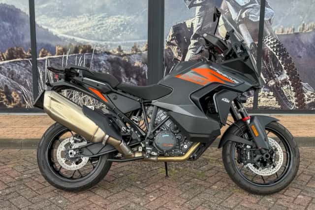 KTM 1290 Super Adventure S (2021) thumbnail 1