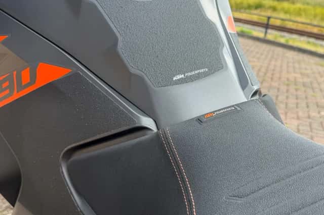 KTM 1290 Super Adventure S (2021) thumbnail 6