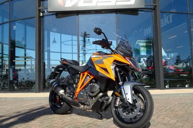 KTM 1290 Super Duke GT (2022) thumbnail 1