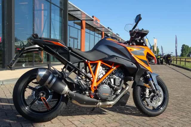 KTM 1290 Super Duke GT (2022) thumbnail 2