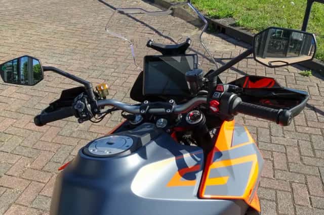 KTM 1290 Super Duke GT (2022) thumbnail 3