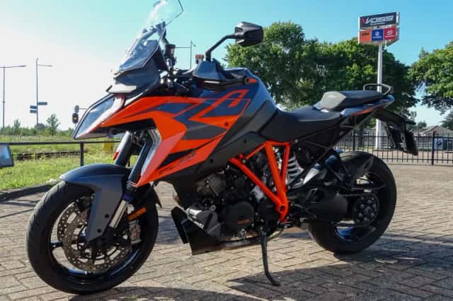 KTM 1290 Super Duke GT (2022) thumbnail 4