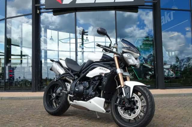 Triumph SPEED TRIPLE 1050 (2013) thumbnail 1