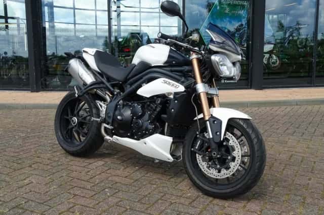 Triumph SPEED TRIPLE 1050 (2013) thumbnail 2