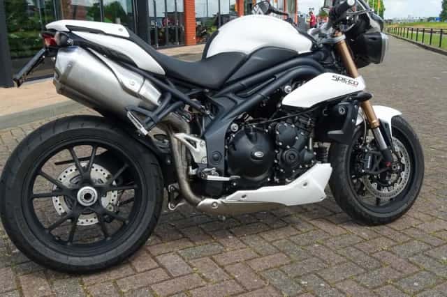 Triumph SPEED TRIPLE 1050 (2013) thumbnail 3
