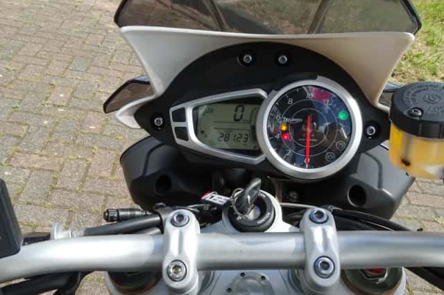 Triumph SPEED TRIPLE 1050 (2013) thumbnail 6