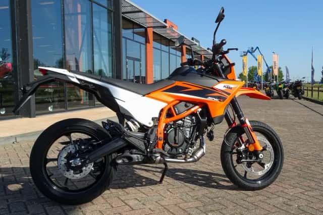 KTM SMC 125 (2025) thumbnail 2
