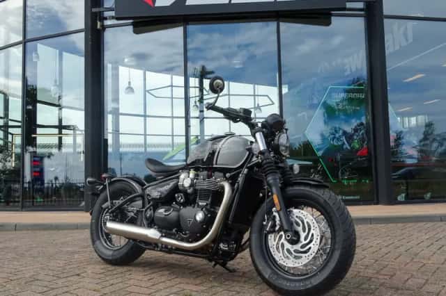Triumph Bonneville Bobber (2025) thumbnail 2