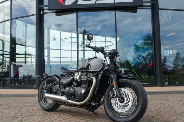 Triumph Bonneville Bobber (2025) thumbnail 3
