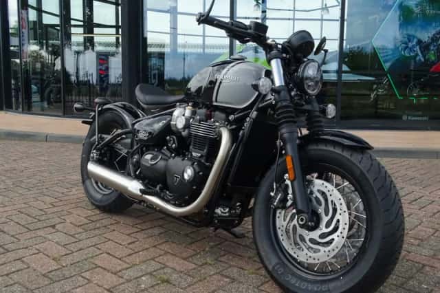 Triumph Bonneville Bobber (2025) thumbnail 4