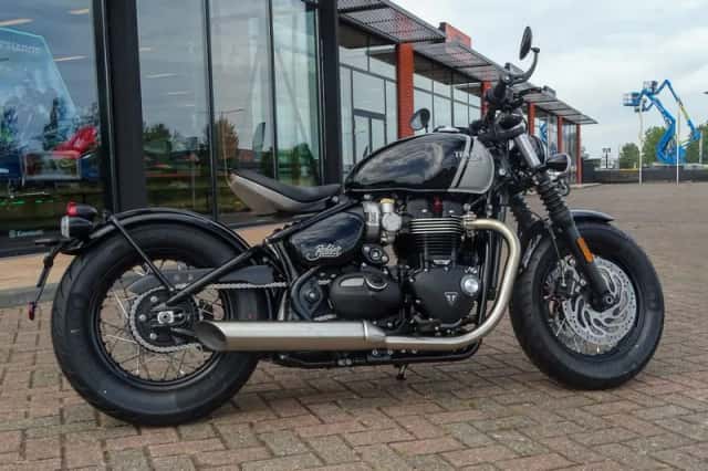 Triumph Bonneville Bobber (2025) thumbnail 5