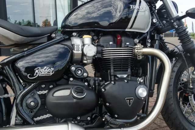 Triumph Bonneville Bobber (2025) thumbnail 6