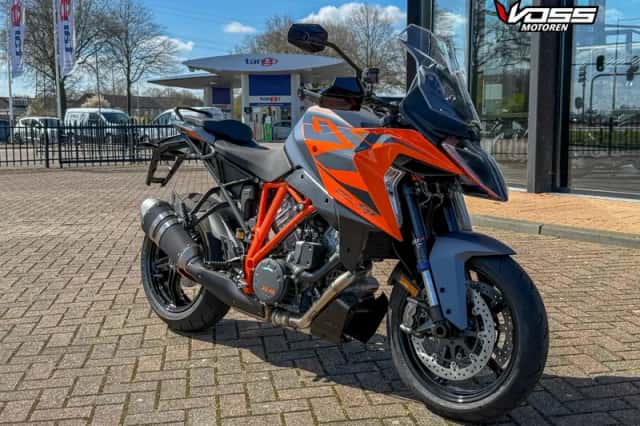 KTM 1290 Super Duke GT (2025) thumbnail 2