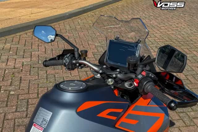 KTM 1290 Super Duke GT (2025) thumbnail 4