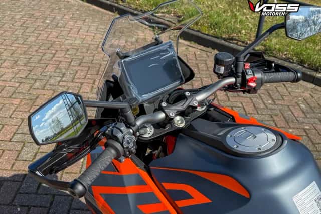 KTM 1290 Super Duke GT (2025) thumbnail 5