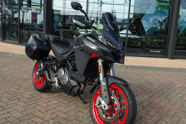 Ducati Multistrada V2 S (2022) thumbnail 2