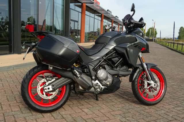 Ducati Multistrada V2 S (2022) thumbnail 3