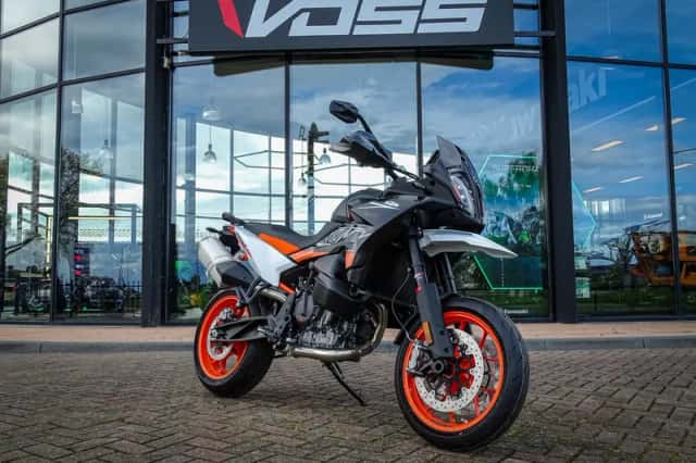 KTM 890 SMT (2025) thumbnail 1