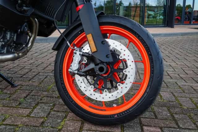 KTM 890 SMT (2025) thumbnail 5
