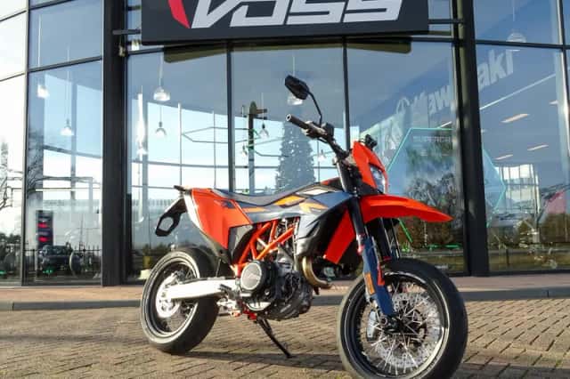 KTM 690 SMC (2026) thumbnail 1