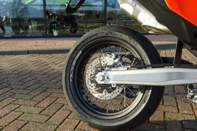 KTM 690 SMC (2026) thumbnail 5