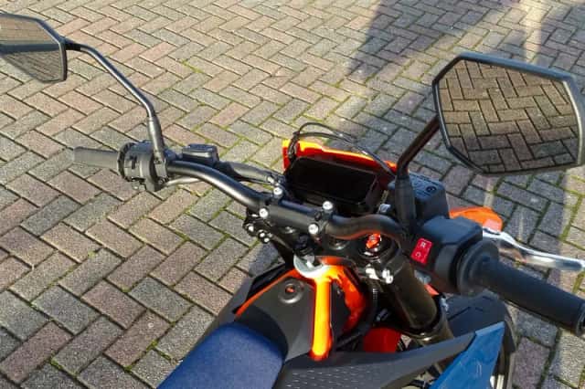 KTM 690 SMC (2026) thumbnail 6