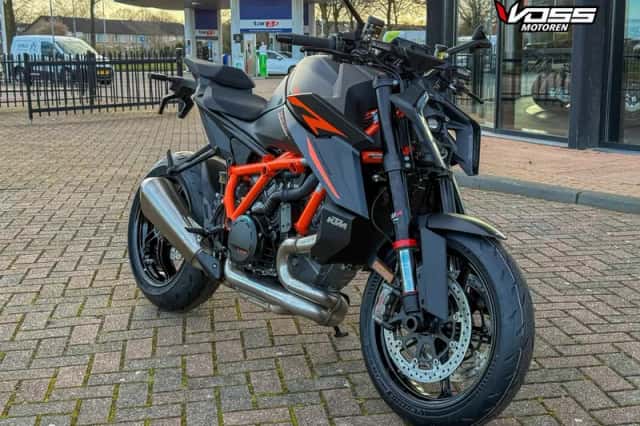 KTM 1390 Super Duke R (2026) thumbnail 2