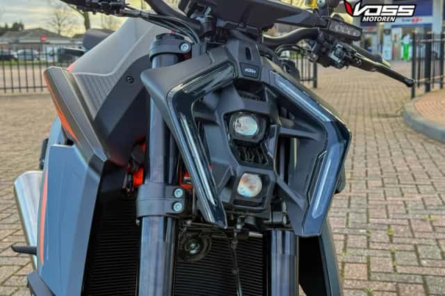 KTM 1390 Super Duke R (2026) thumbnail 3