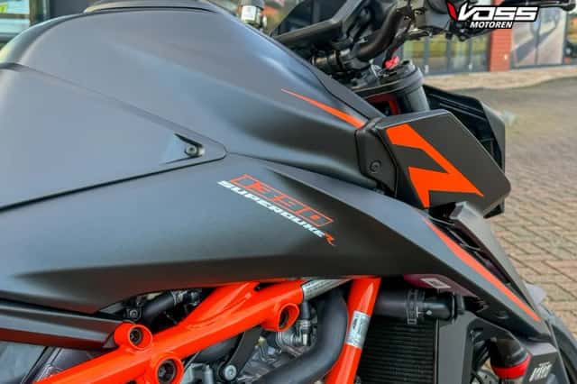 KTM 1390 Super Duke R (2026) thumbnail 6