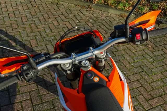 KTM 690 Enduro R (2026) thumbnail 5