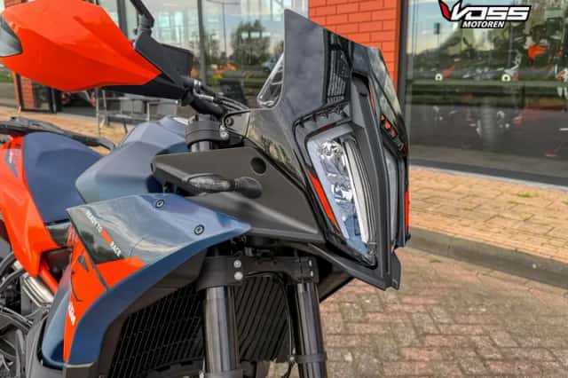 KTM 890 SMT (2026) thumbnail 3