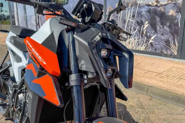 KTM 990 Duke (2026) thumbnail 3