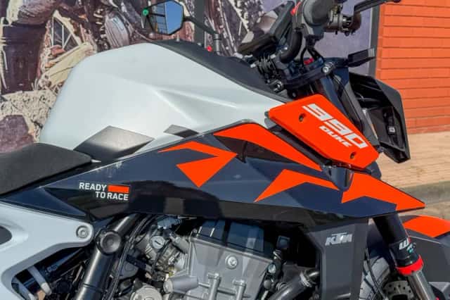 KTM 990 Duke (2026) thumbnail 6